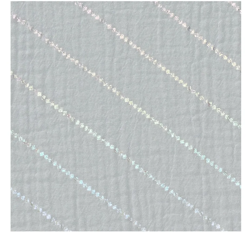 Rico Design Musselin Stoff|Stoff Meterware>Krinkel-Musselin Baumwoll-Stoff mit Hot-Foil Effekt "Streifen"