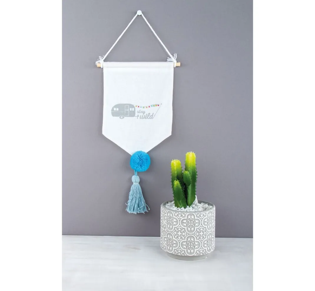 Rayher Textil-Design|Malschablonen>Schablone "Wanderlust" mit Rakel