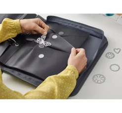 Sizzix Schutzhüllen & Aufbewahrung|Sortierboxen & Aufbewahrung><noscript><img width=