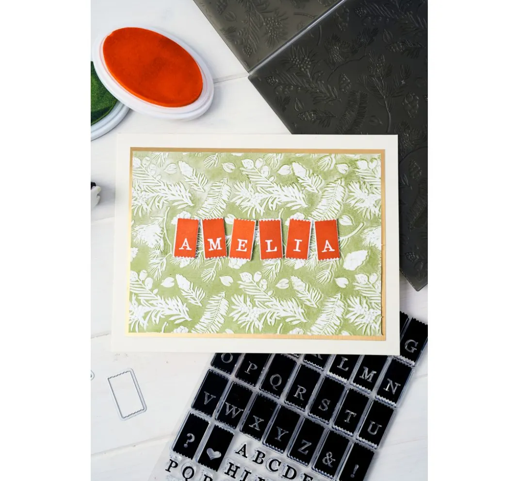 Sizzix Stempel & Zubehör|Stanz- & Prägemaschinen>Stanzschablone und Clear Stamps "Tab Stamp Alpha by 49 and Market"