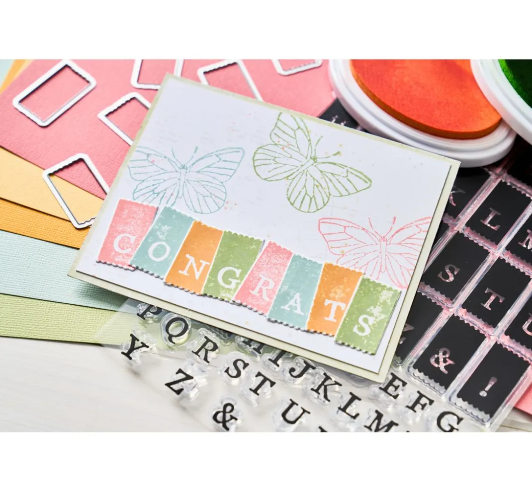 Sizzix Stempel & Zubehör|Stanz- & Prägemaschinen>Stanzschablone und Clear Stamps "Tab Stamp Alpha by 49 and Market"